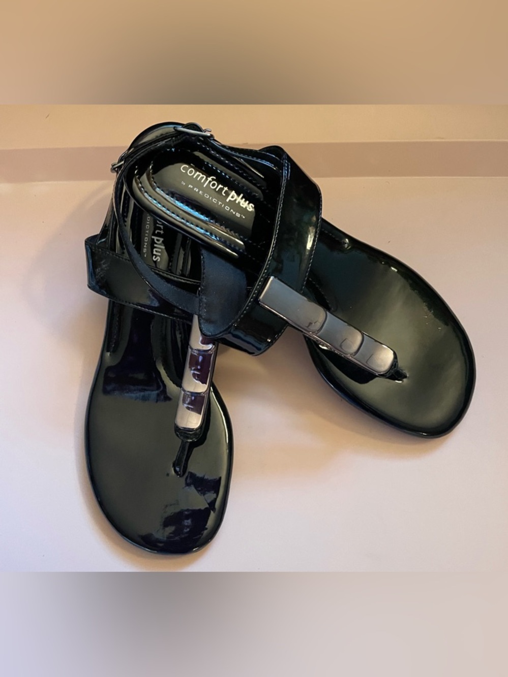 Comfort Plus Black Patent T-Strap Sandals with Metallic Accents women’s Size 8